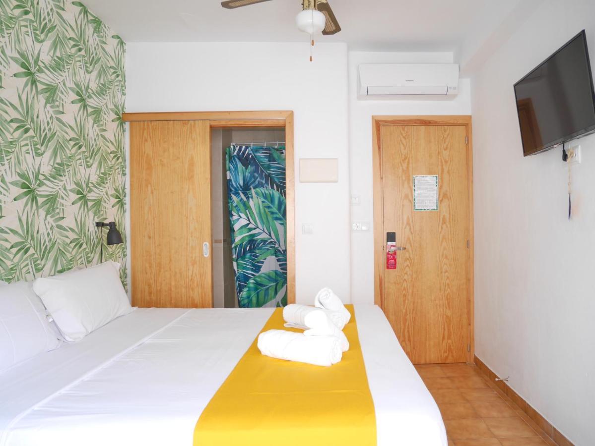 Nanit Rooms Ibiza Hostal Santa Eularia des Riu Exterior photo