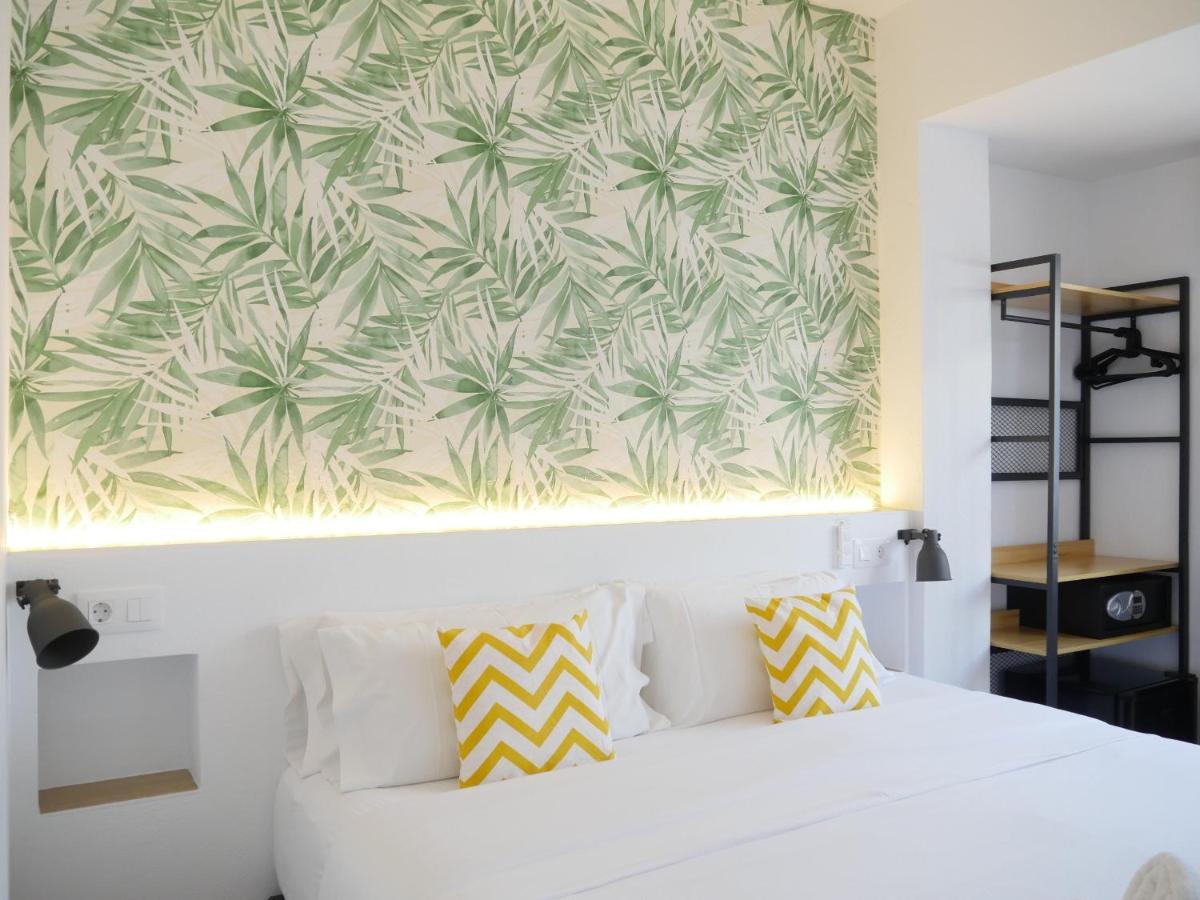 Nanit Rooms Ibiza Hostal Santa Eularia des Riu Room photo