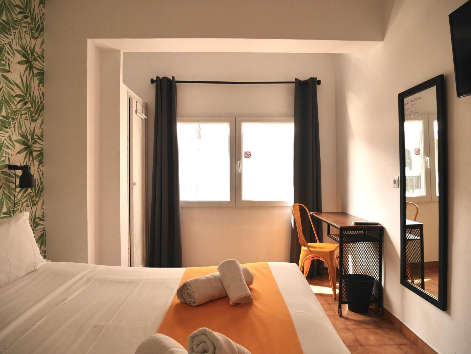 Nanit Rooms Ibiza Hostal Santa Eularia des Riu Room photo